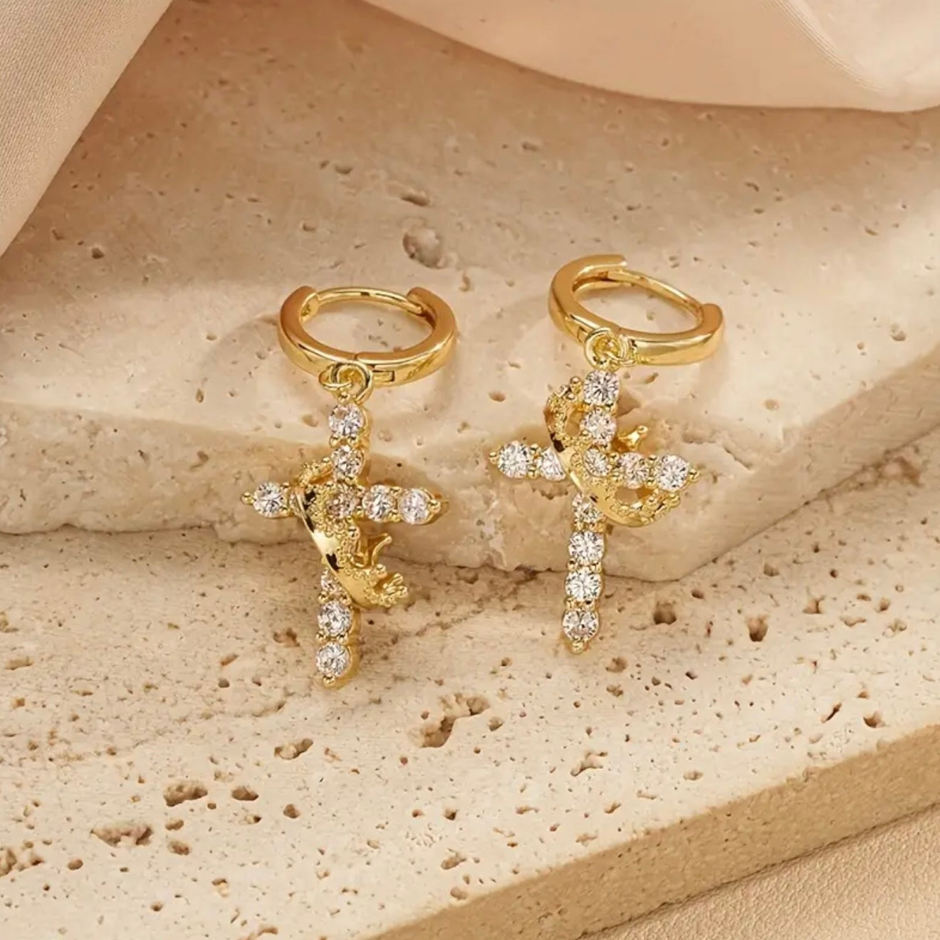Crowned Earring 18k Gold Plated